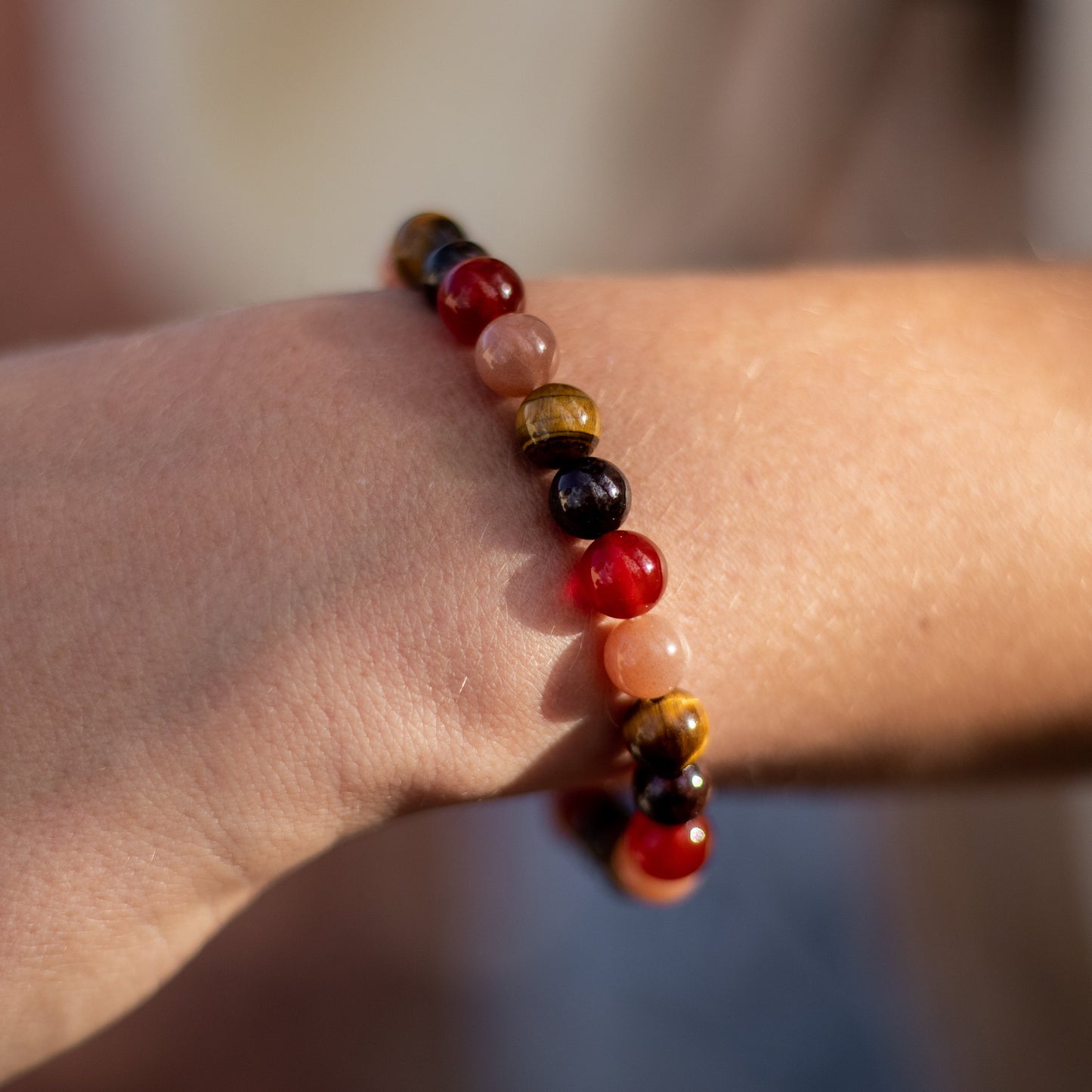Bracelet Œil de Tigre, Pierre de Soleil, Cornaline & Grenat — Élan & Joie