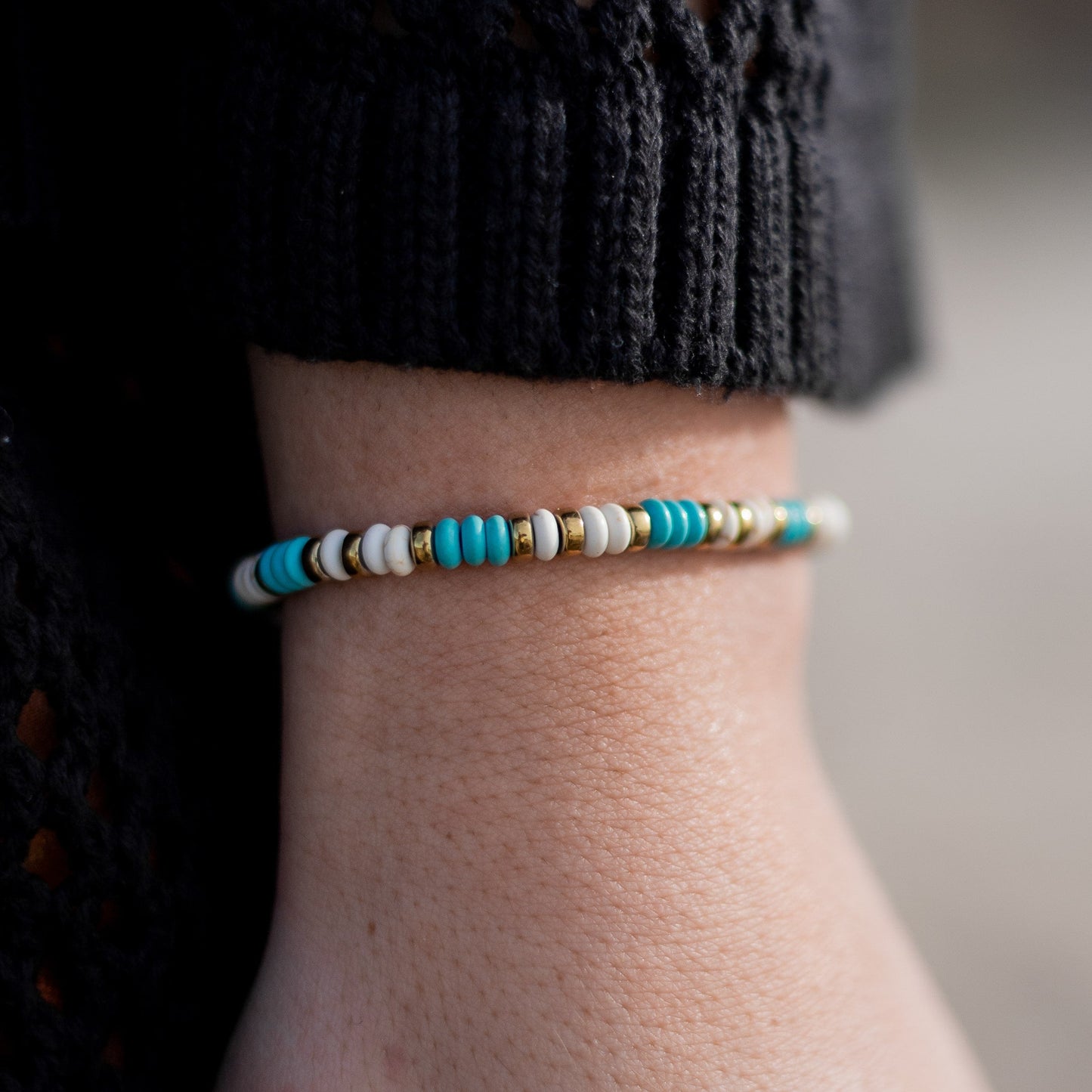Bracelet Turquoise & Howlite — Bien-Être & Apaisement Doux
