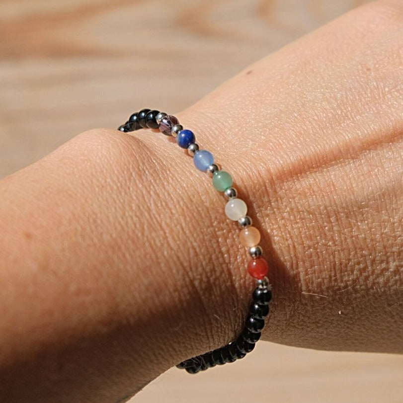Bracelet Fin Chakras — Harmonie Subtile & Équilibre Énergétique