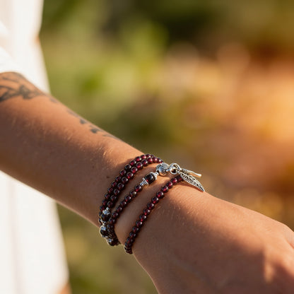 Bracelet Multi-Tours Grenat — Abondance, Passion & Vitalité