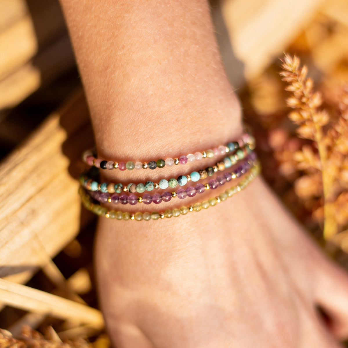 Bracelet Fin Élégant en Pierres Naturelles — Discret & Raffiné