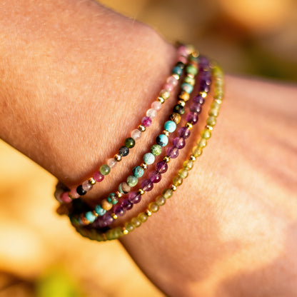 Bracelet Fin Élégant en Pierres Naturelles — Discret & Raffiné